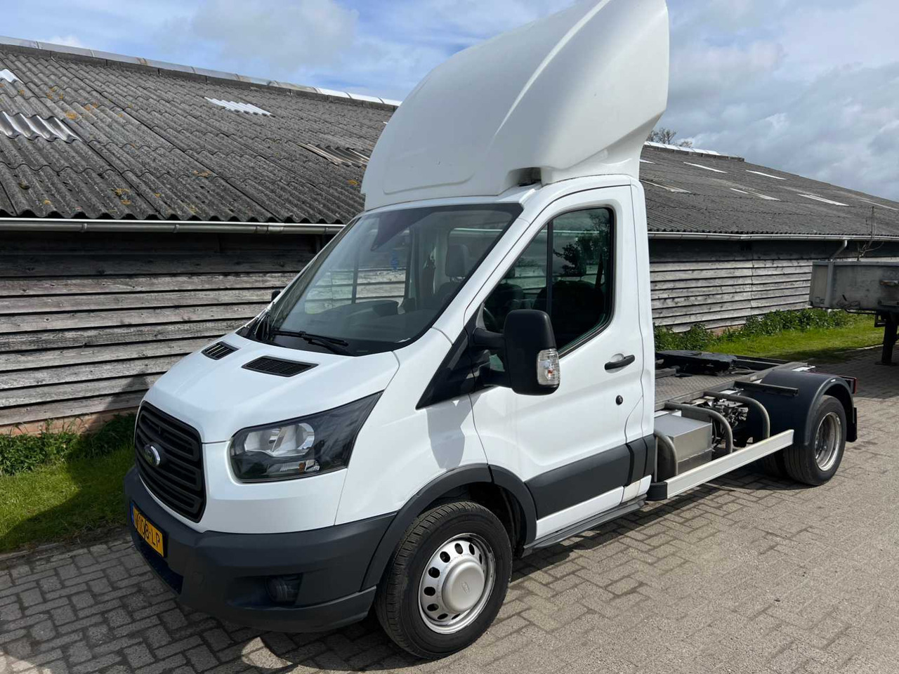 FORD - TRANSIT - 350 2.0 TDCI L2H1 - AMBIENTE - BE TRACTOR/ SEMI-TRAILER TRACTOR - COMMERCIAL VEHICLE - 2018 - Véhicule utilitaire: photos 1 FORD - TRANSIT - 350 2.0 TDCI L2H1 - AMBIENTE - BE TRACTOR/ SEMI-TRAILER TRACTOR - COMMERCIAL VEHICLE - 2018 - Véhicule utilitaire: photos 1