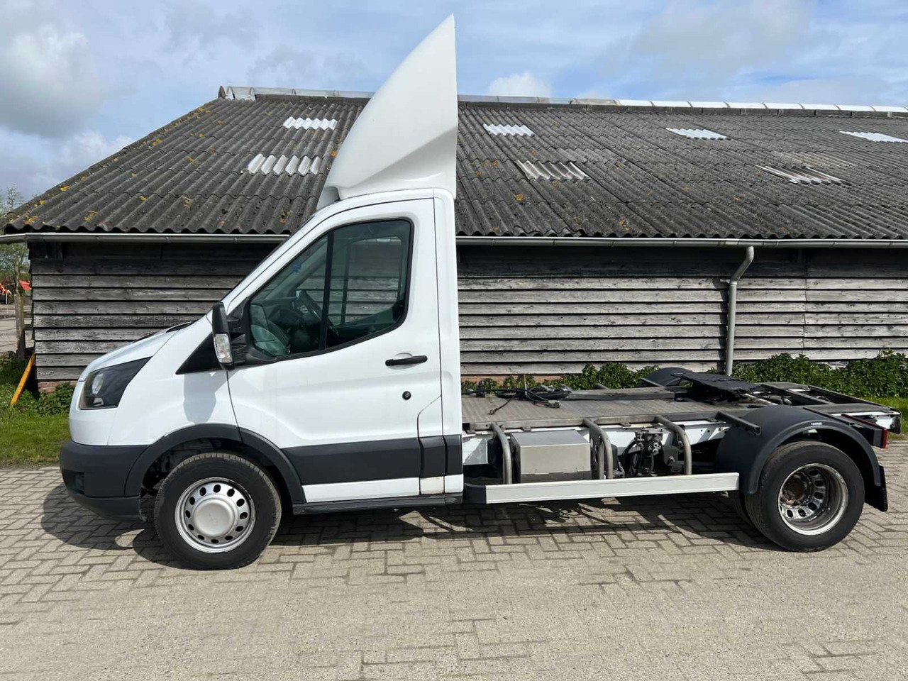 FORD - TRANSIT - 350 2.0 TDCI L2H1 - AMBIENTE - BE TRACTOR/ SEMI-TRAILER TRACTOR - COMMERCIAL VEHICLE - 2018 - Véhicule utilitaire: photos 3 FORD - TRANSIT - 350 2.0 TDCI L2H1 - AMBIENTE - BE TRACTOR/ SEMI-TRAILER TRACTOR - COMMERCIAL VEHICLE - 2018 - Véhicule utilitaire: photos 3