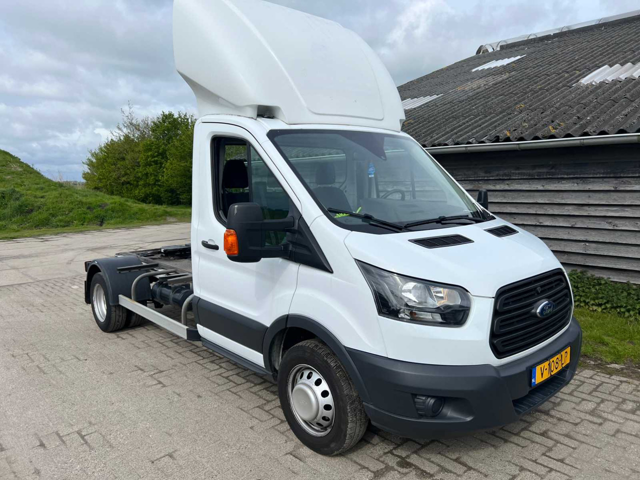 FORD - TRANSIT - 350 2.0 TDCI L2H1 - AMBIENTE - BE TRACTOR/ SEMI-TRAILER TRACTOR - COMMERCIAL VEHICLE - 2018 - Véhicule utilitaire: photos 5 FORD - TRANSIT - 350 2.0 TDCI L2H1 - AMBIENTE - BE TRACTOR/ SEMI-TRAILER TRACTOR - COMMERCIAL VEHICLE - 2018 - Véhicule utilitaire: photos 5