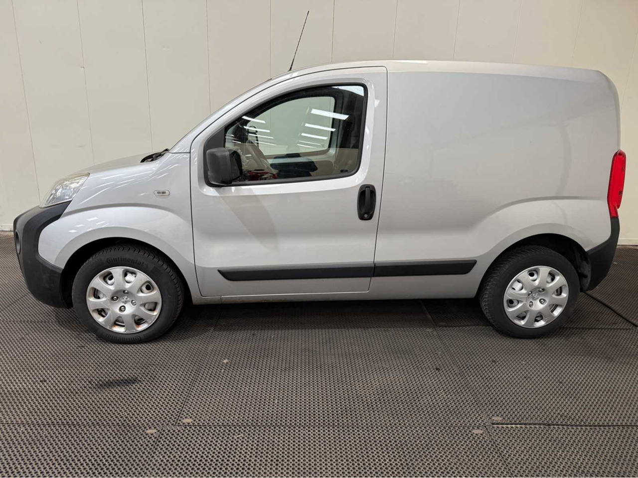 PEUGEOT - BIPPER - COMMERCIAL VEHICLE - 2013 - Véhicule utilitaire: photos 2 PEUGEOT - BIPPER - COMMERCIAL VEHICLE - 2013 - Véhicule utilitaire: photos 2