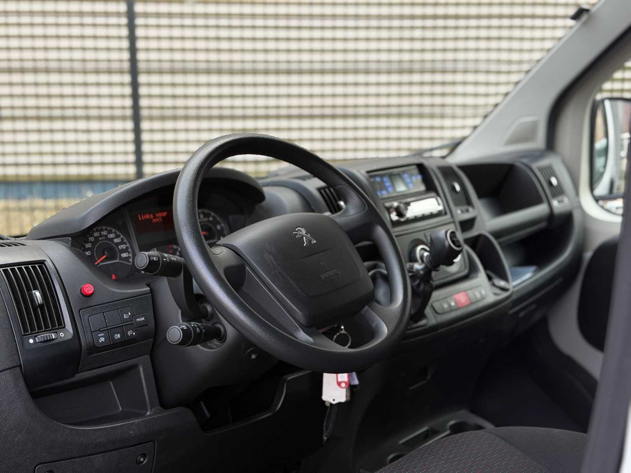 Véhicule utilitaire PEUGEOT BOXER 335 2.2 HDI L2 PRO -REFRIGERATED VEHICLE- COMMERCIAL VEHICLE: photos 10 Véhicule utilitaire PEUGEOT BOXER 335 2.2 HDI L2 PRO -REFRIGERATED VEHICLE- COMMERCIAL VEHICLE: photos 10