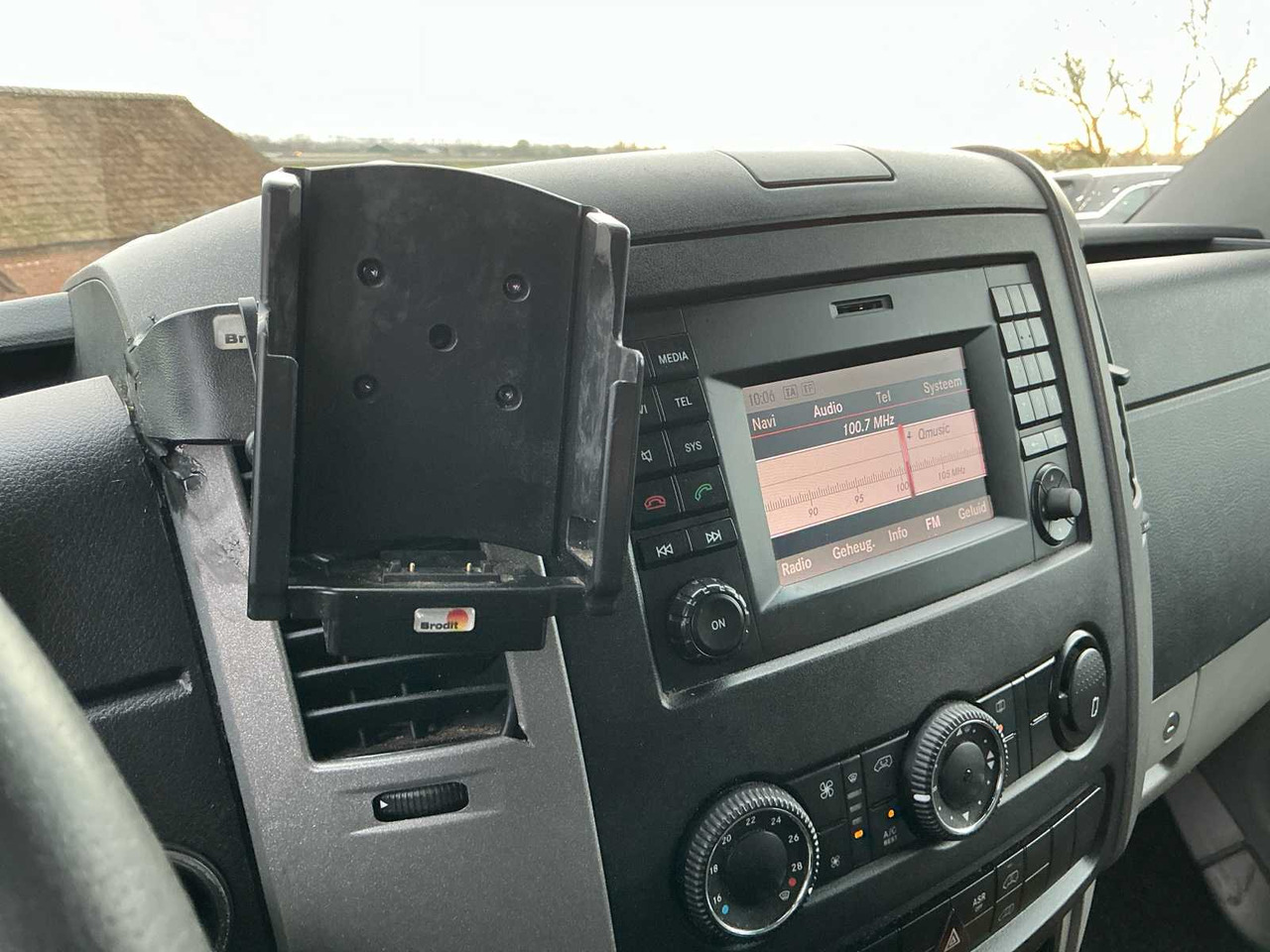 Véhicule utilitaire VOLKSWAGEN CRAFTER 50 2.0 TDI L2H2 BMDC COMMERCIAL VEHICLE: photos 27 Véhicule utilitaire VOLKSWAGEN CRAFTER 50 2.0 TDI L2H2 BMDC COMMERCIAL VEHICLE: photos 27