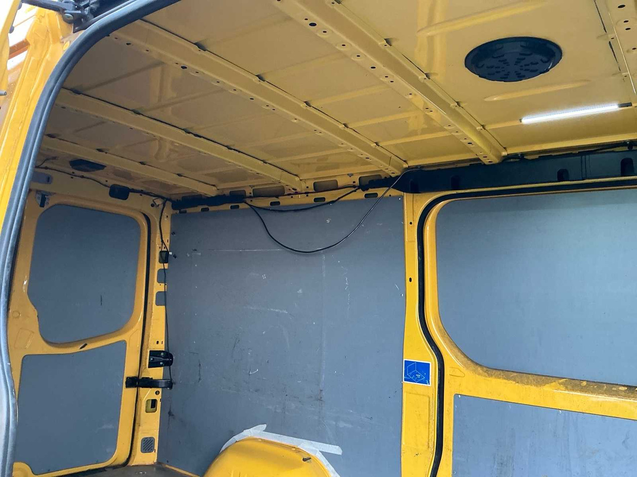 Véhicule utilitaire VOLKSWAGEN CRAFTER 50 2.0 TDI L2H2 BMDC COMMERCIAL VEHICLE: photos 37 Véhicule utilitaire VOLKSWAGEN CRAFTER 50 2.0 TDI L2H2 BMDC COMMERCIAL VEHICLE: photos 37