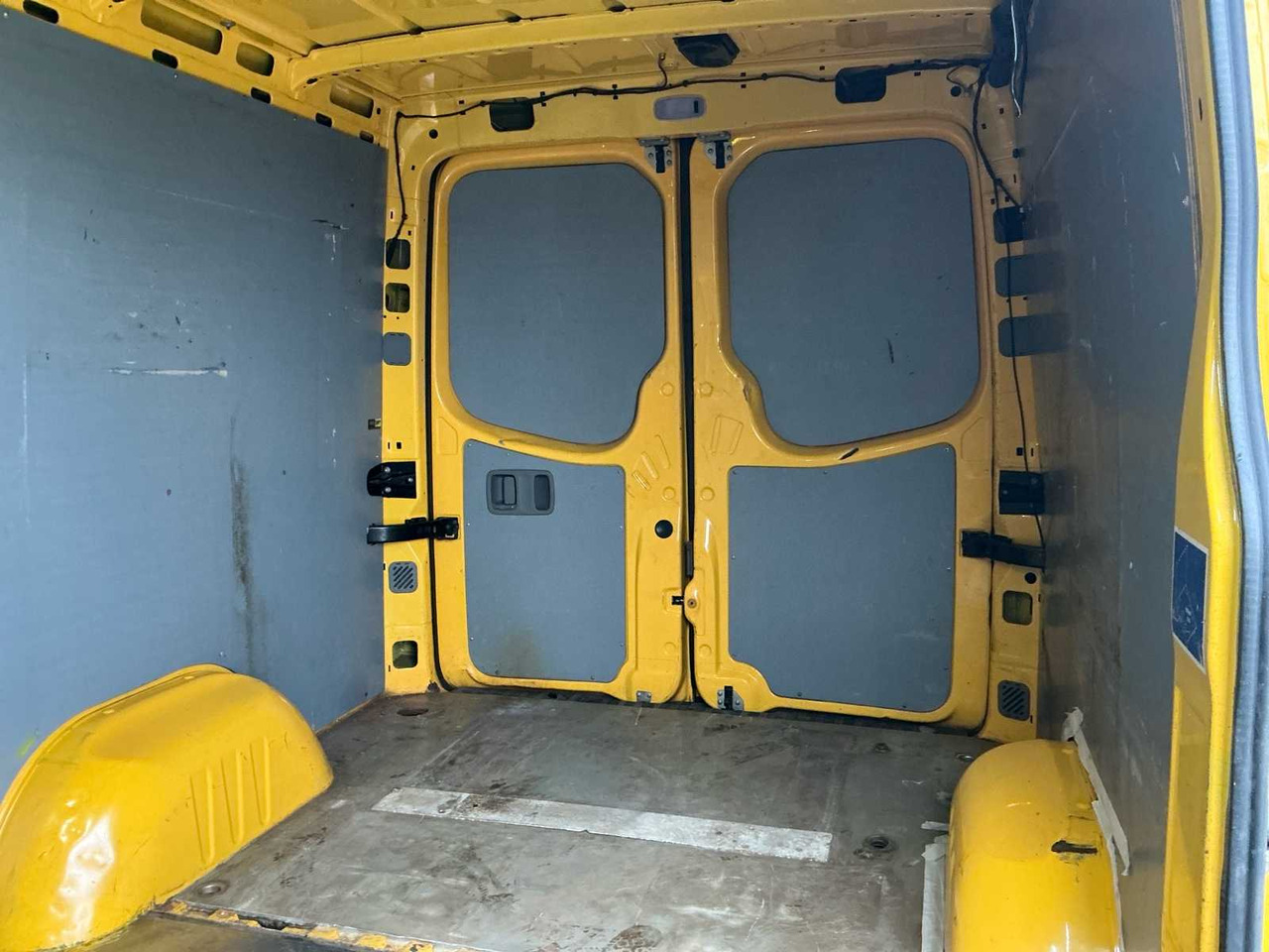 Véhicule utilitaire VOLKSWAGEN CRAFTER 50 2.0 TDI L2H2 BMDC COMMERCIAL VEHICLE: photos 34 Véhicule utilitaire VOLKSWAGEN CRAFTER 50 2.0 TDI L2H2 BMDC COMMERCIAL VEHICLE: photos 34