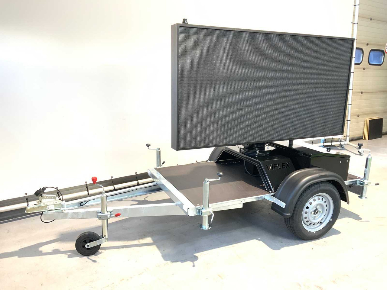 Viplex tekstkar P8 ledscherm op aanhangwagen - Matériel de chantier, Remorque: photos 2 Viplex tekstkar P8 ledscherm op aanhangwagen - Matériel de chantier, Remorque: photos 2