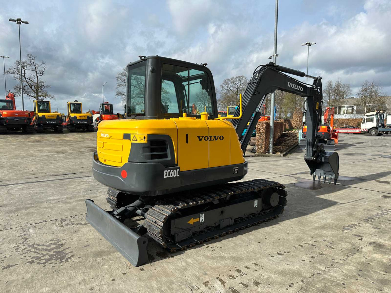 Volvo EC60C - Pelle sur chenille: photos 4 Volvo EC60C - Pelle sur chenille: photos 4
