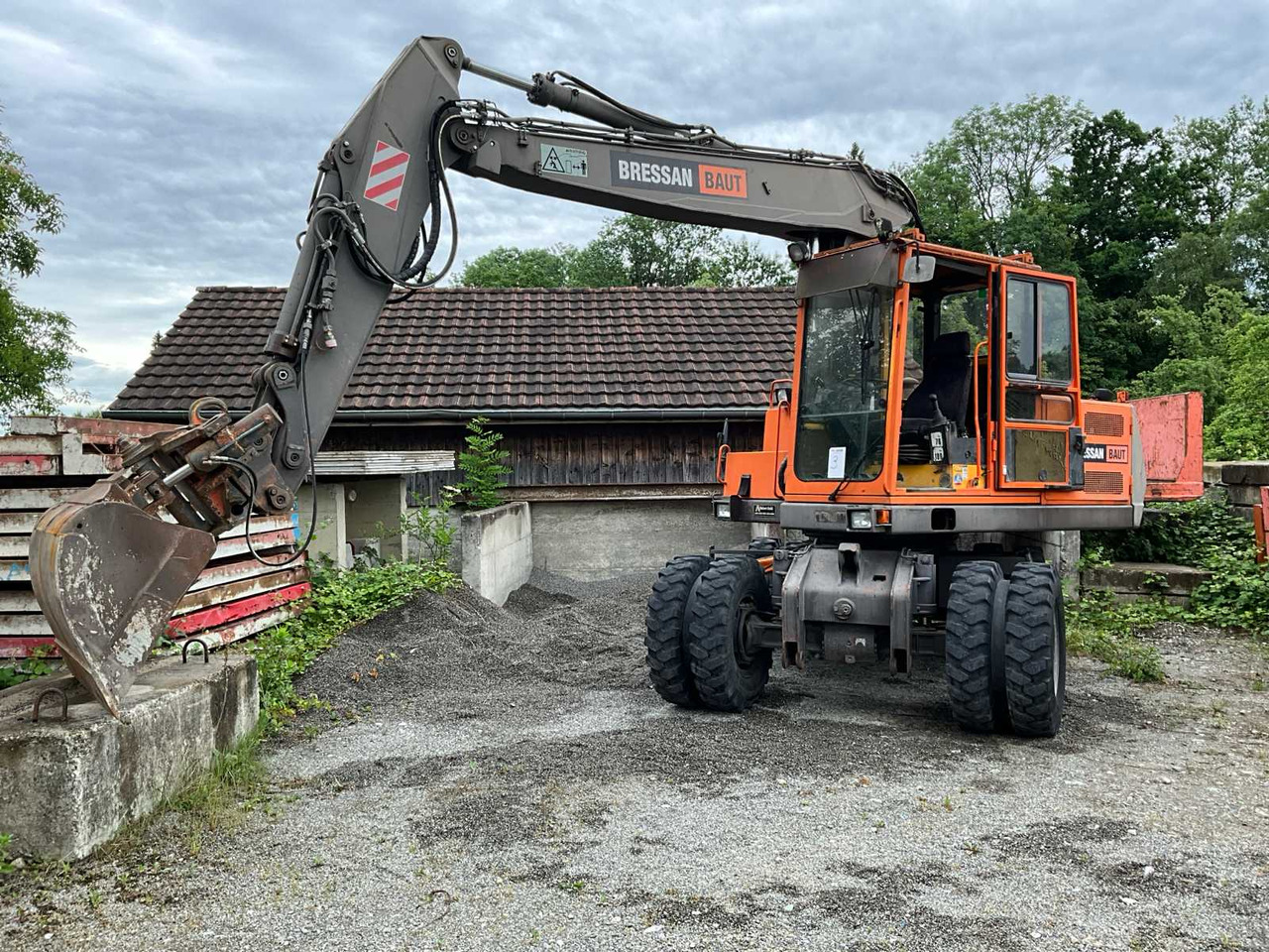 Volvo EW 150 C - Pelle sur pneus: photos 1 Volvo EW 150 C - Pelle sur pneus: photos 1