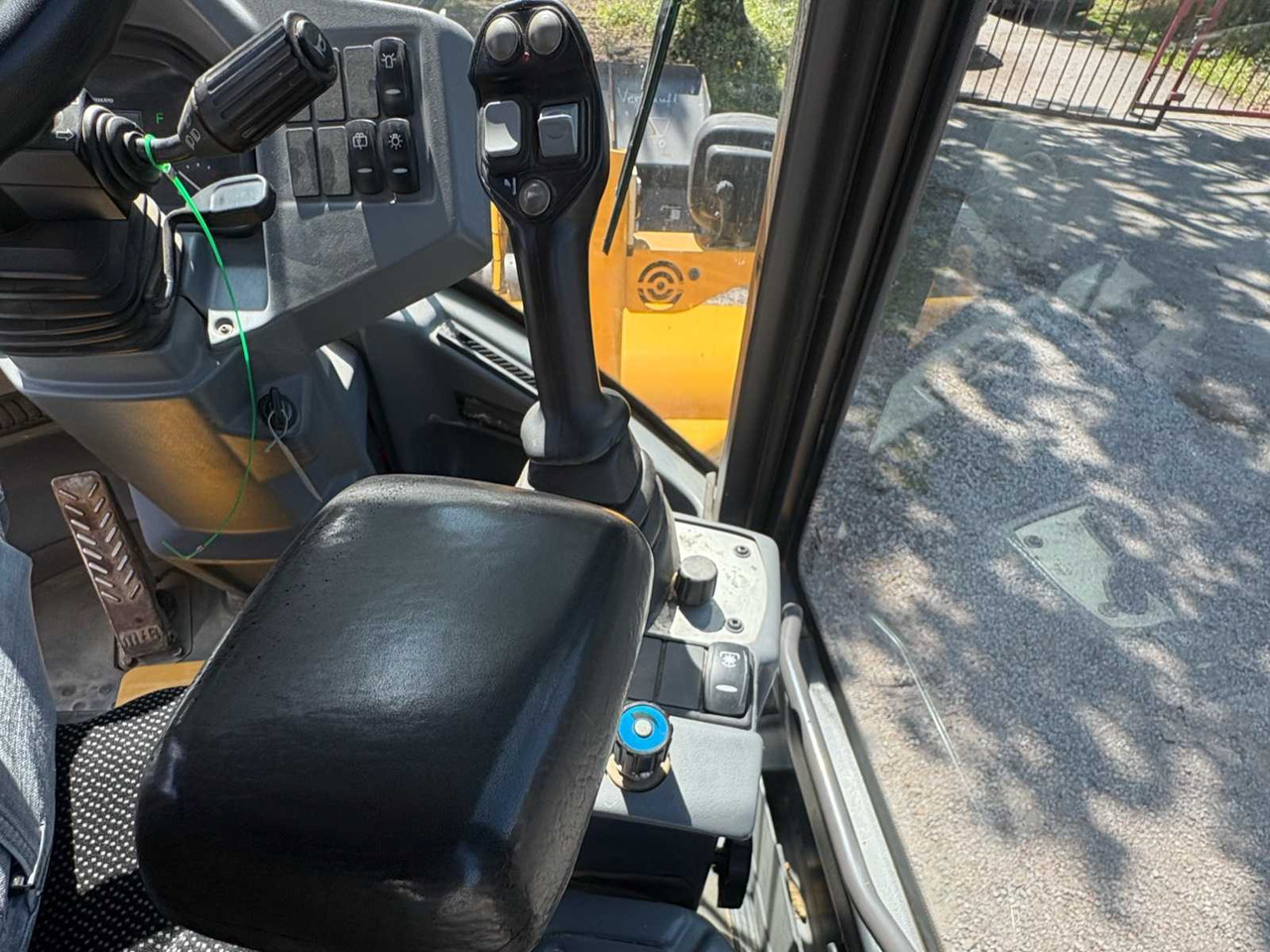 Chargeuse sur pneus Volvo L 35 G: photos 21