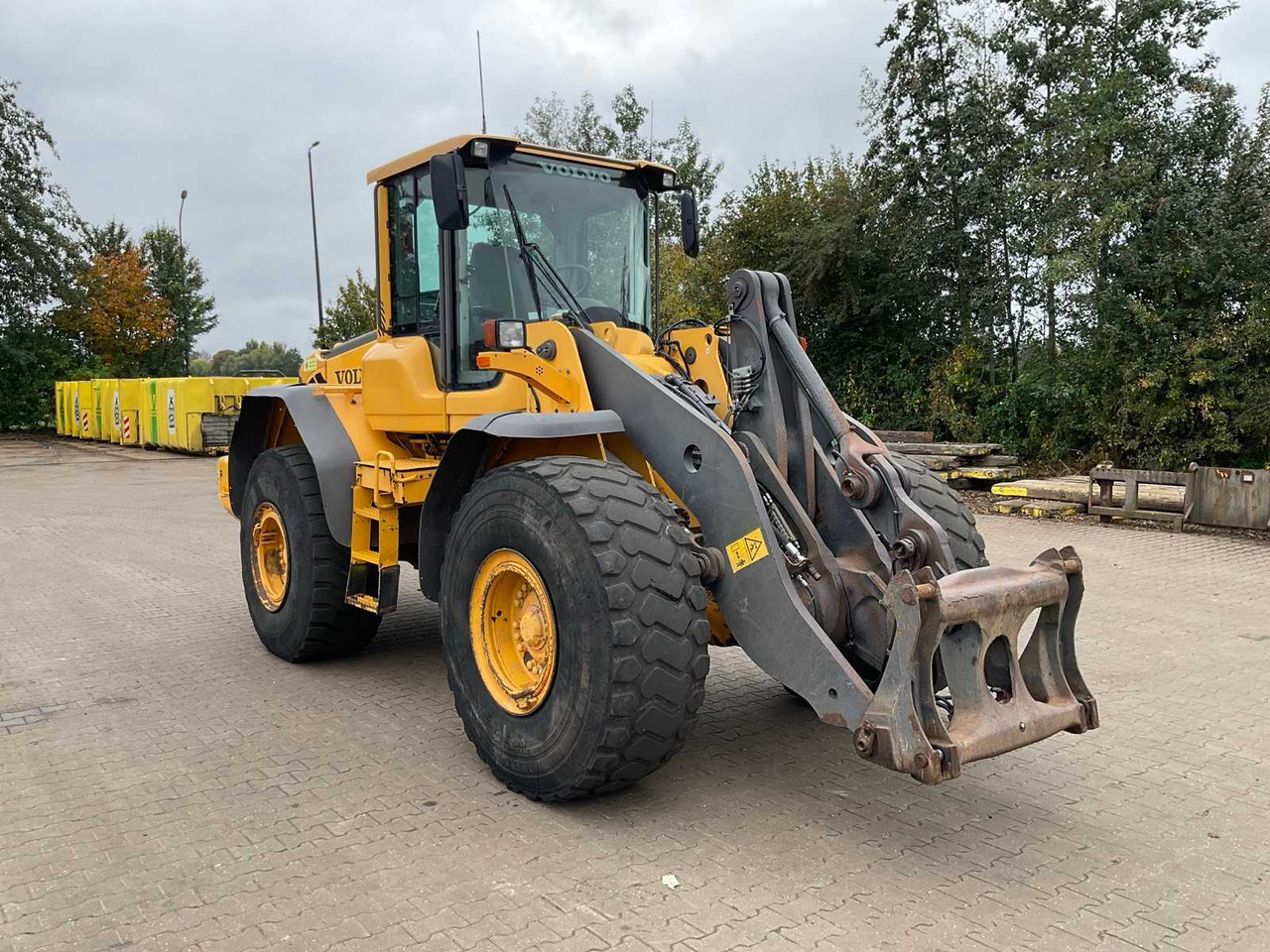 Volvo L120F - Chargeuse sur pneus: photos 3 Volvo L120F - Chargeuse sur pneus: photos 3