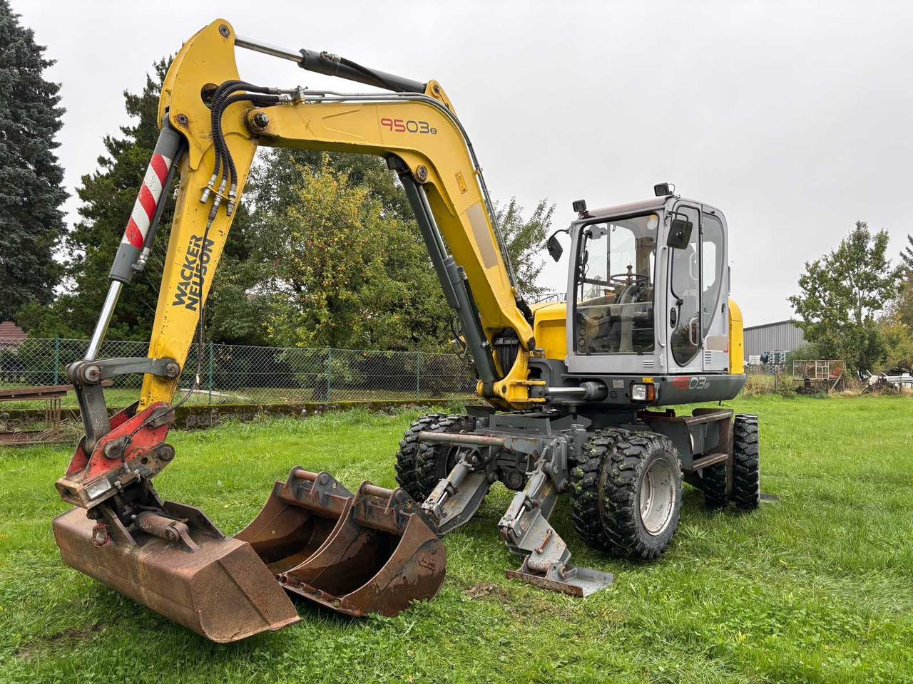 Wacker Neuson 9503-2 - Pelle sur pneus: photos 1 Wacker Neuson 9503-2 - Pelle sur pneus: photos 1