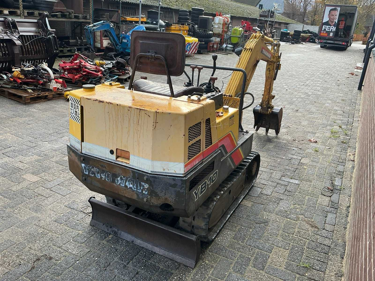 YANMAR YB10 MINI EXCAVATOR - Mini pelle: photos 5 YANMAR YB10 MINI EXCAVATOR - Mini pelle: photos 5