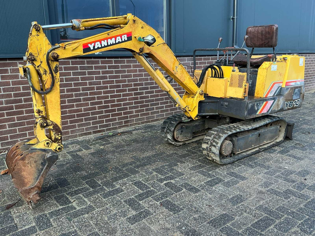 YANMAR YB10 MINI EXCAVATOR - Mini pelle: photos 1 YANMAR YB10 MINI EXCAVATOR - Mini pelle: photos 1