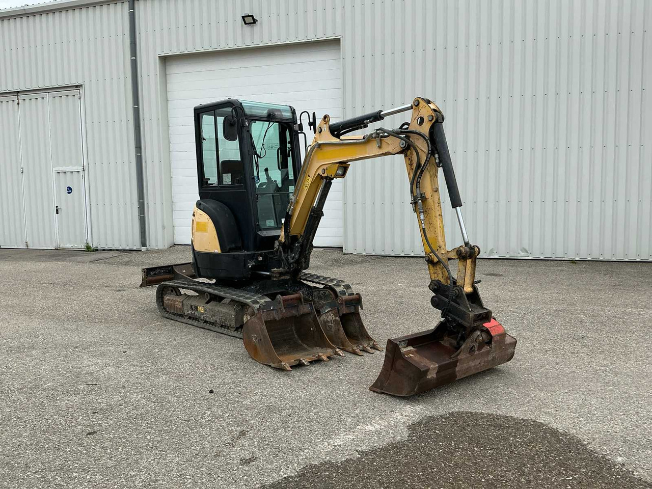 Yanmar VIO25-4 - Pelle sur chenille: photos 1 Yanmar VIO25-4 - Pelle sur chenille: photos 1