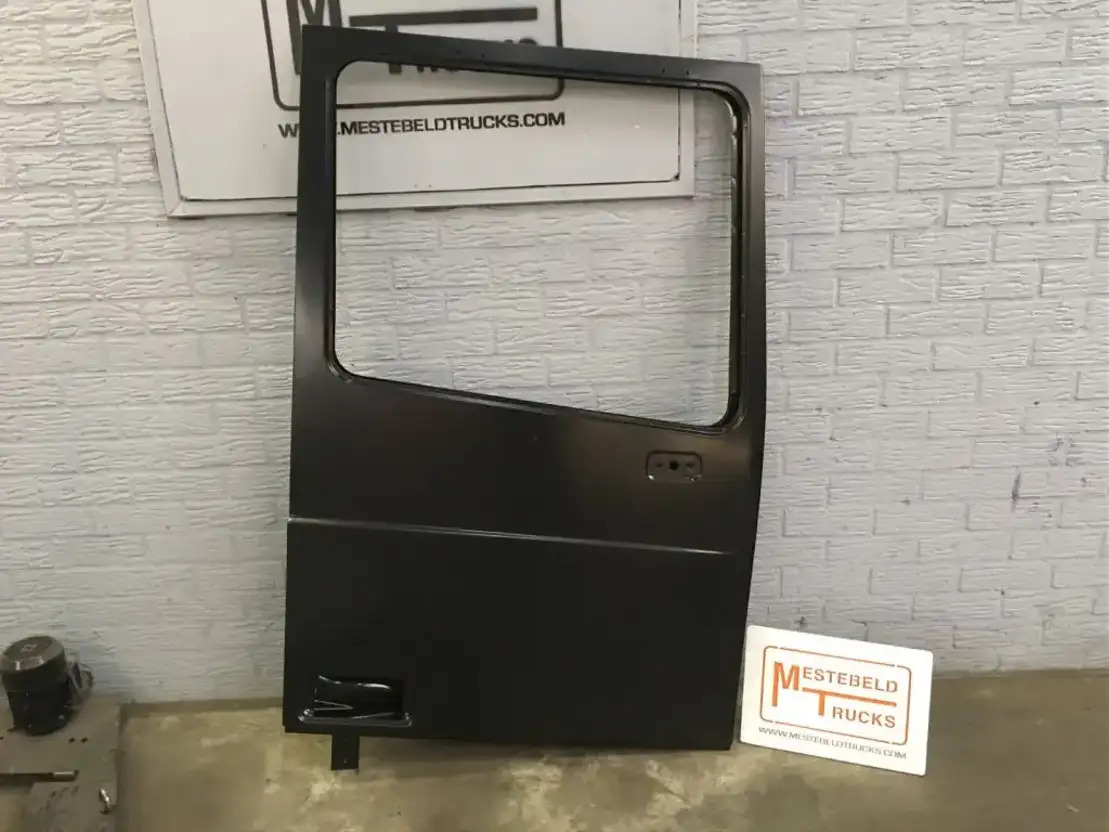 DAF Deur 95XF / 105XF rechts - Cabine et intérieur pour Camion: photos 1 DAF Deur 95XF / 105XF rechts - Cabine et intérieur pour Camion: photos 1