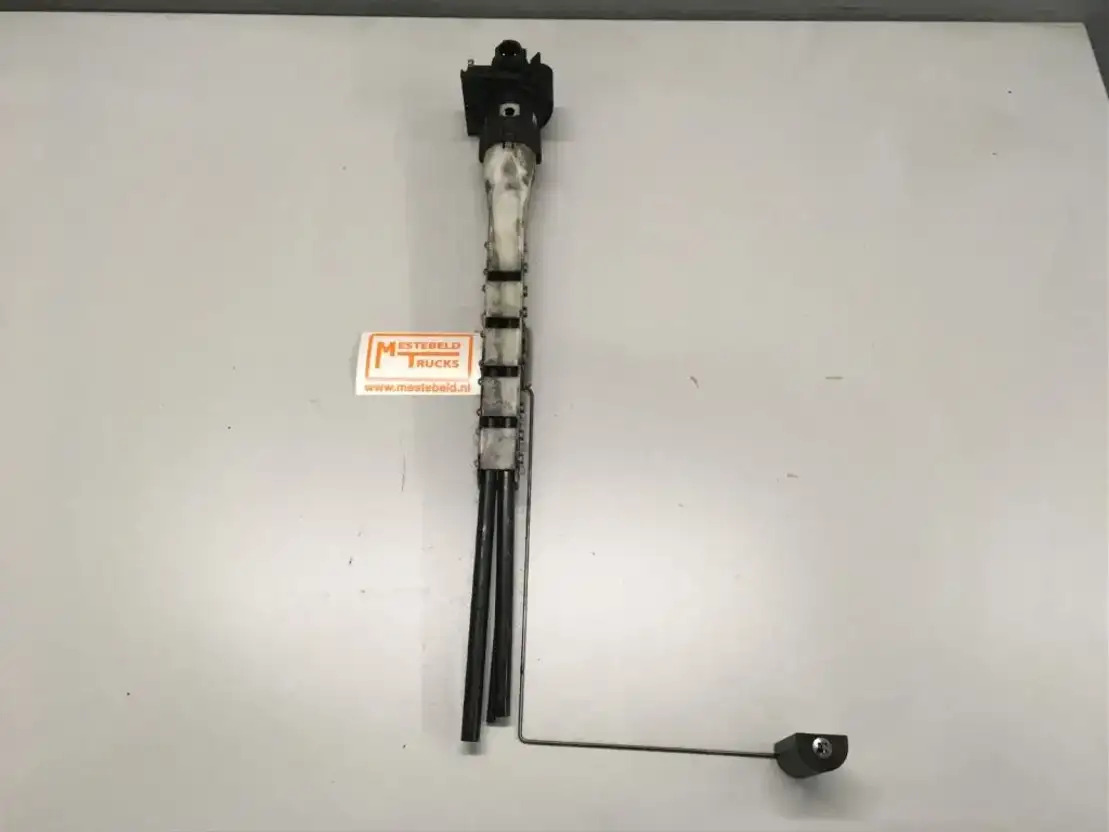 Mercedes-Benz Brandstoftankvlotter - Préparation du carburant pour Camion: photos 1 Mercedes-Benz Brandstoftankvlotter - Préparation du carburant pour Camion: photos 1