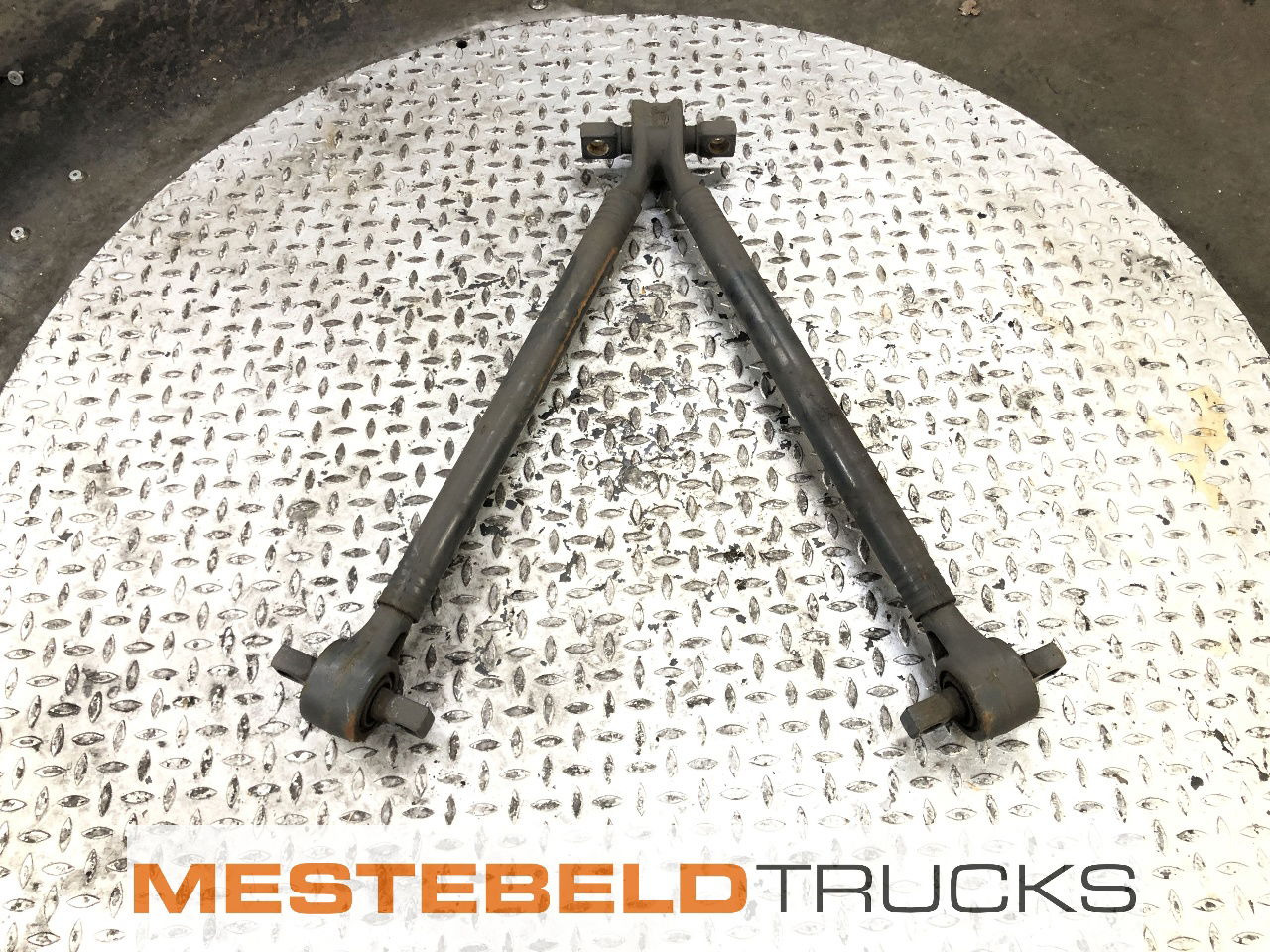 Mercedes-Benz Reactiedriehoek - Essieu arrière pour Camion: photos 1 Mercedes-Benz Reactiedriehoek - Essieu arrière pour Camion: photos 1