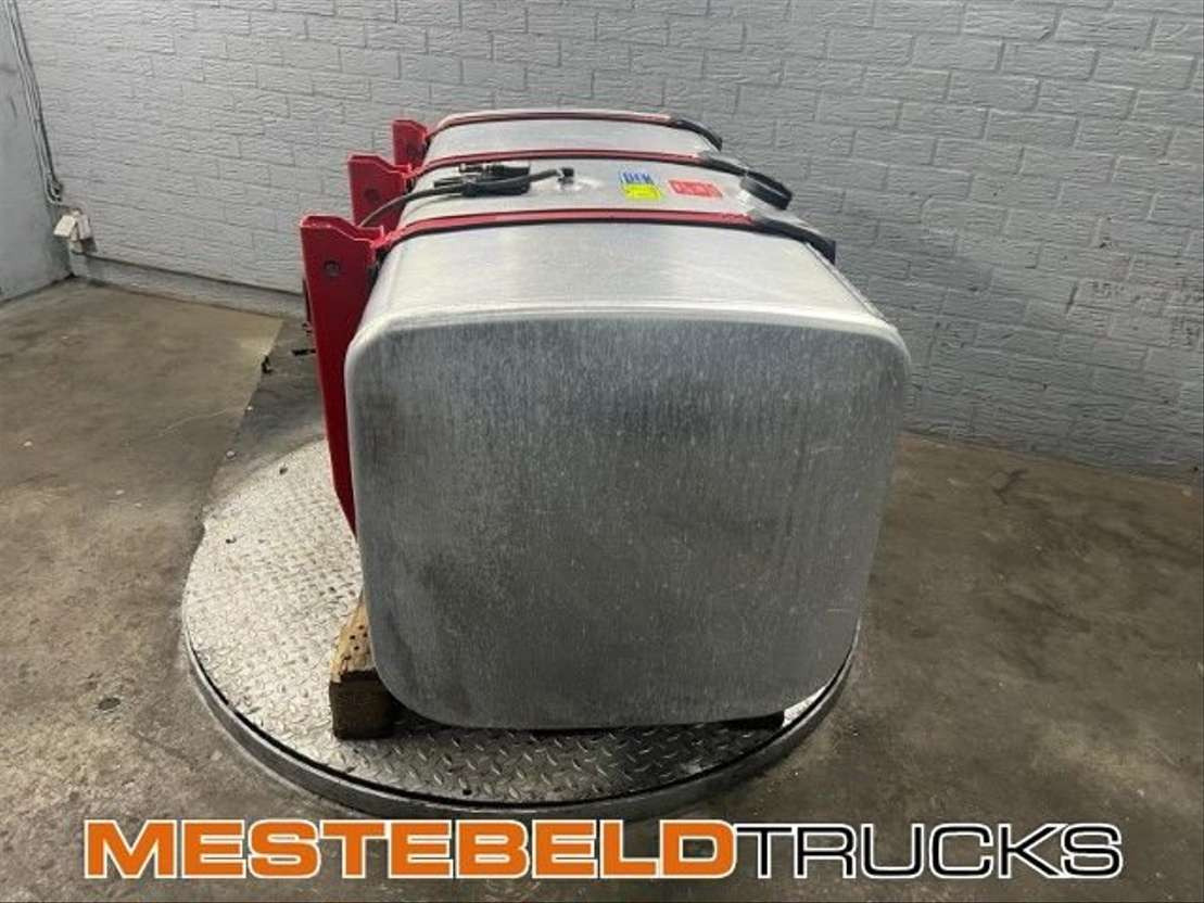 Scania Brandstoftank met steunen 600 liter - Réservoir de carburant pour Camion: photos 3 Scania Brandstoftank met steunen 600 liter - Réservoir de carburant pour Camion: photos 3