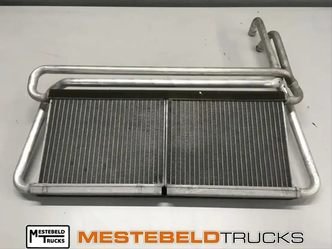 Scania Kachelradiateur R-serie - Système de refroidissement pour Camion: photos 1 Scania Kachelradiateur R-serie - Système de refroidissement pour Camion: photos 1