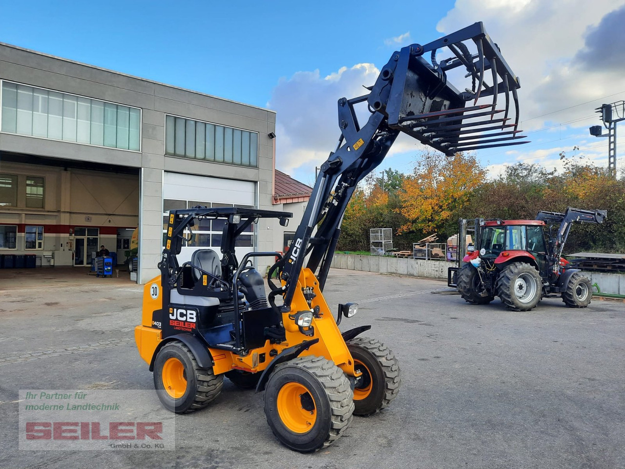 JCB 403 Agri PLUS - Valet de ferme: photos 1 JCB 403 Agri PLUS - Valet de ferme: photos 1