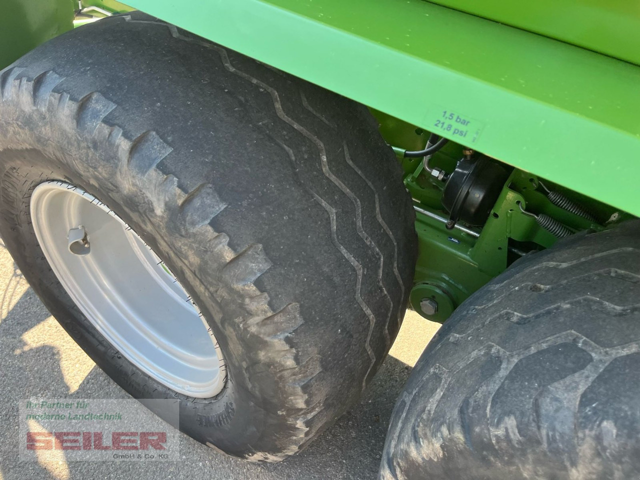 Presse à balles rondes Krone Comprima CF 155 XC: photos 11