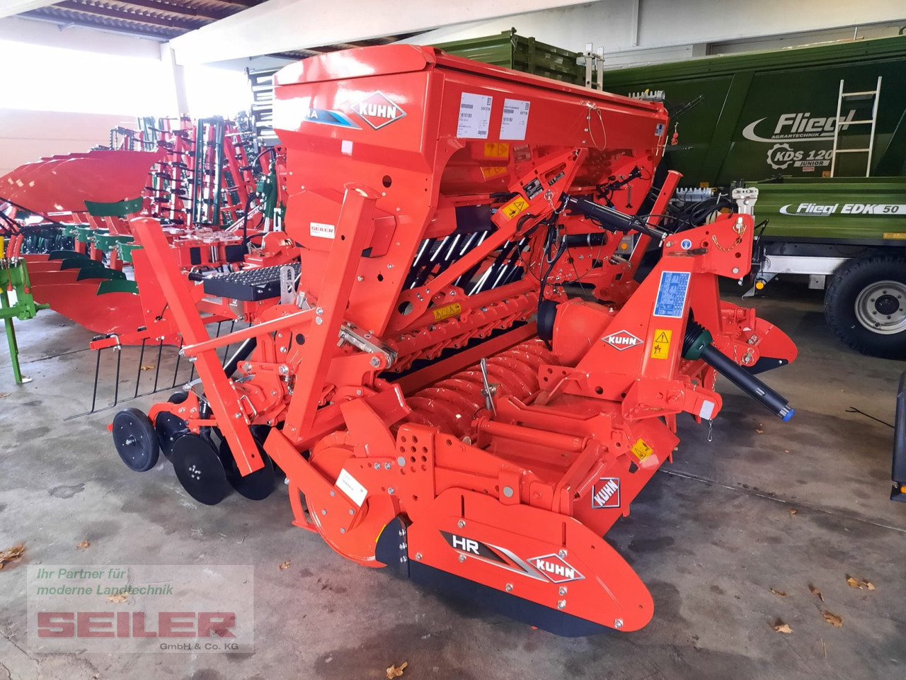 Kuhn HR 304 + Sitera 330-20E - Combiné de semis: photos 4 Kuhn HR 304 + Sitera 330-20E - Combiné de semis: photos 4