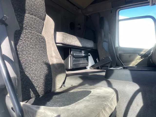 Tracteur routier DAF CF 85.410 Automatic 2 Tanks: photos 14 Tracteur routier DAF CF 85.410 Automatic 2 Tanks: photos 14