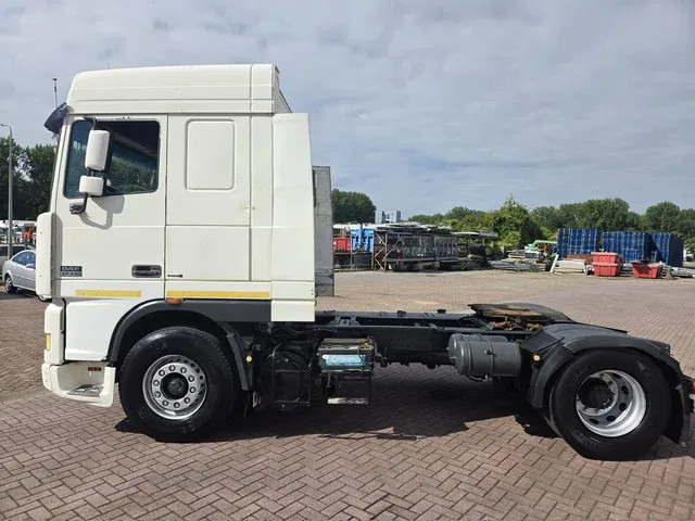 Tracteur routier DAF XF 95.430 Manual gear Euro 3: photos 8 Tracteur routier DAF XF 95.430 Manual gear Euro 3: photos 8