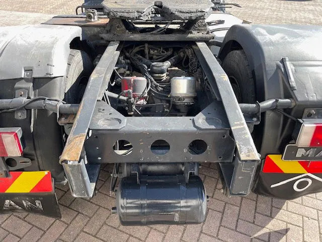 MAN 19.463 6 Cilinder Manual pomp EURO 2 - Tracteur routier: photos 5 MAN 19.463 6 Cilinder Manual pomp EURO 2 - Tracteur routier: photos 5