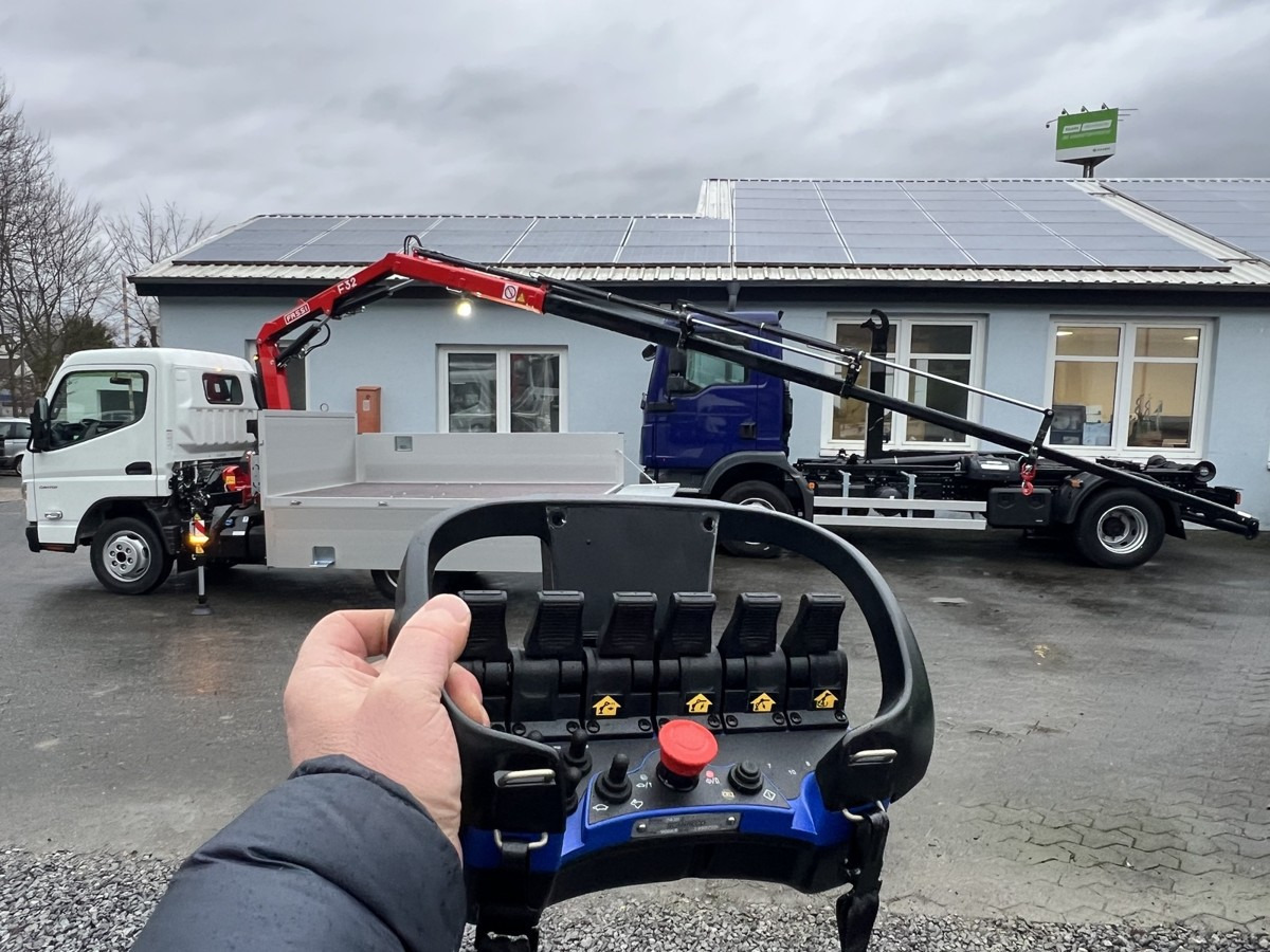 FUSO 3S15 Alu Pritsche 2.80m Ladekran Funk! - Fourgon plateau: photos 2 FUSO 3S15 Alu Pritsche 2.80m Ladekran Funk! - Fourgon plateau: photos 2