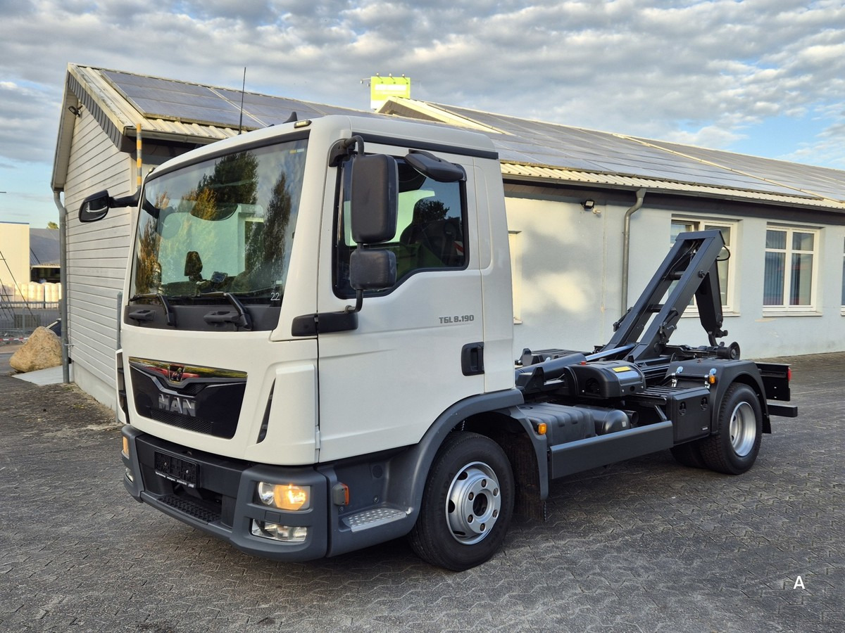 MAN TGL 8.190 BL City Abrollkipper Aut., 2 x AHK sof - Camion ampliroll: photos 2 MAN TGL 8.190 BL City Abrollkipper Aut., 2 x AHK sof - Camion ampliroll: photos 2