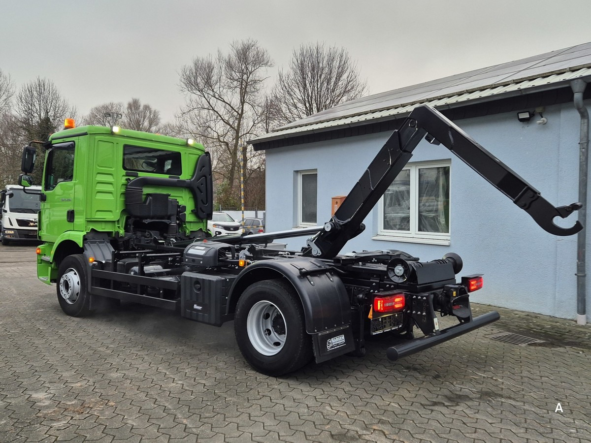 MAN TGM 15.250 Abrollkipper hydr. Haken 900-1570mm - Camion ampliroll: photos 1 MAN TGM 15.250 Abrollkipper hydr. Haken 900-1570mm - Camion ampliroll: photos 1