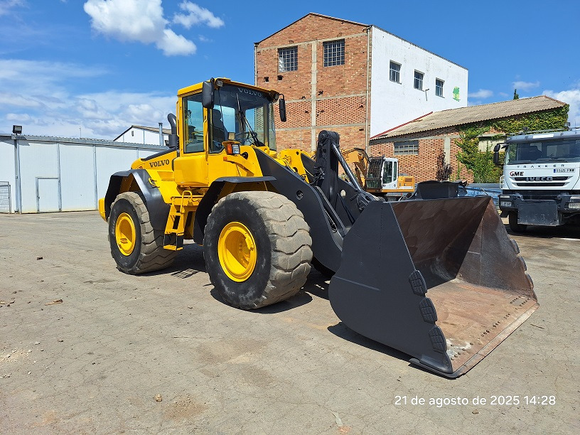 VOLVO L120E - Chargeuse sur pneus: photos 1 VOLVO L120E - Chargeuse sur pneus: photos 1