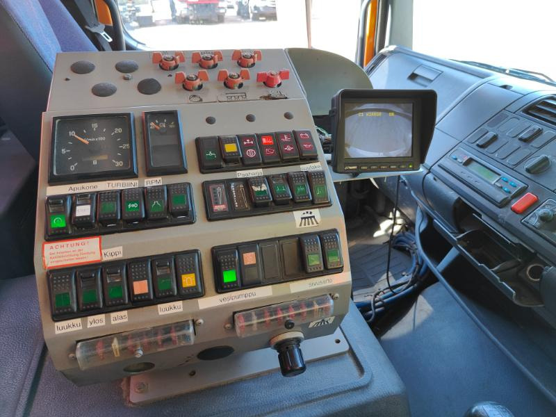Balayeuse de voirie Bucher Cityfant 60 MB Atego: photos 7