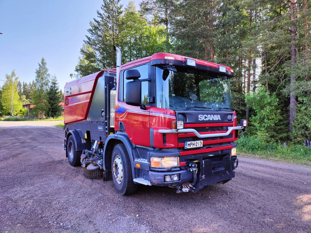 SCHMIDT SK650 / Scania P94 - Balayeuse de voirie: photos 1 SCHMIDT SK650 / Scania P94 - Balayeuse de voirie: photos 1