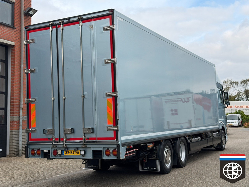 DAF XF 460 FAN TAIL LIFT / TRS / NIGHT A/C / RACING TEAM / CAMPER - Camion frigorifique: photos 5 DAF XF 460 FAN TAIL LIFT / TRS / NIGHT A/C / RACING TEAM / CAMPER - Camion frigorifique: photos 5