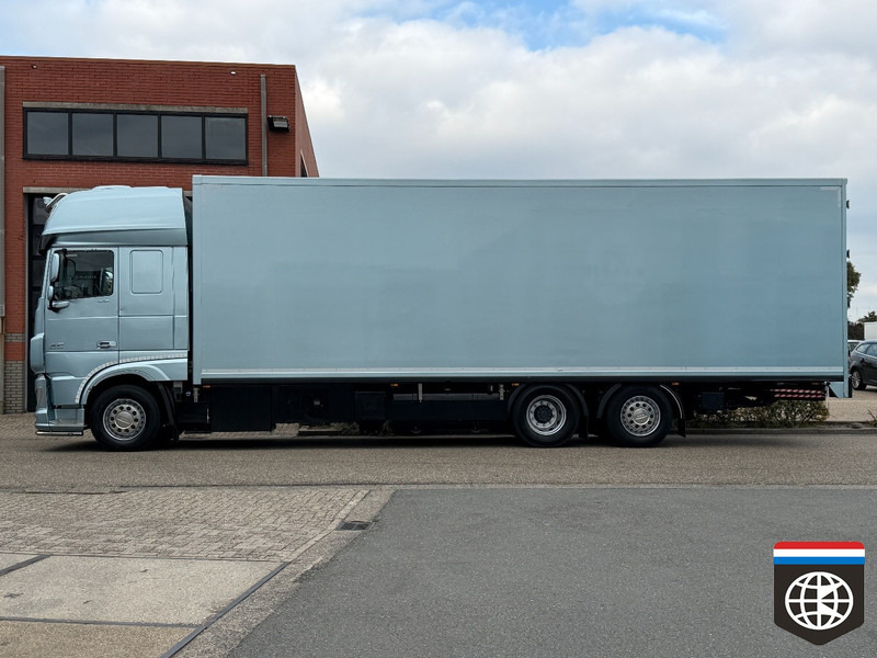 DAF XF 460 FAN TAIL LIFT / TRS / NIGHT A/C / RACING TEAM / CAMPER - Camion frigorifique: photos 3 DAF XF 460 FAN TAIL LIFT / TRS / NIGHT A/C / RACING TEAM / CAMPER - Camion frigorifique: photos 3