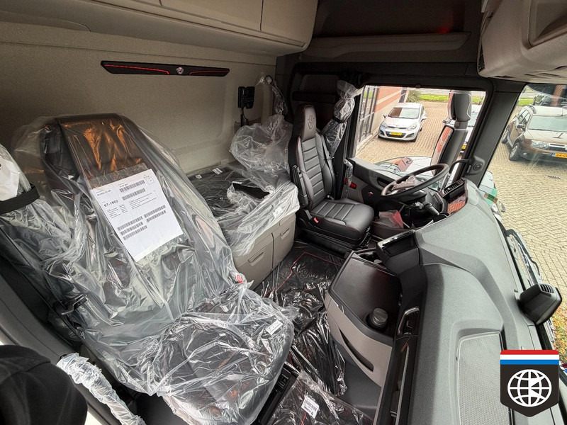 Scania 590 S 6X2/4 - Full air - Retarder PTO - SLIDE fifth wheel - King of the Road - Tracteur routier: photos 5 Scania 590 S 6X2/4 - Full air - Retarder PTO - SLIDE fifth wheel - King of the Road - Tracteur routier: photos 5