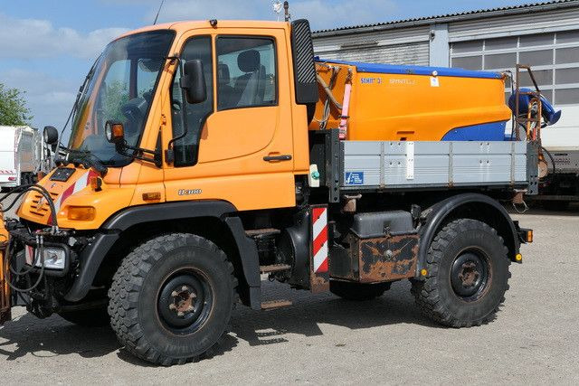 Unimog U 300 4x4, Schmidt, Streuer, Schild, Klima,27tkm - Camion: photos 2 Unimog U 300 4x4, Schmidt, Streuer, Schild, Klima,27tkm - Camion: photos 2
