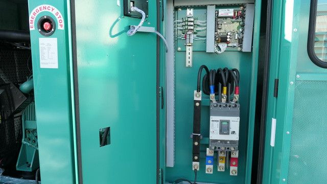 Cummins, Stromgenerator, 250 kVA, 4 Zylinder - Matériel de chantier: photos 3 Cummins, Stromgenerator, 250 kVA, 4 Zylinder - Matériel de chantier: photos 3