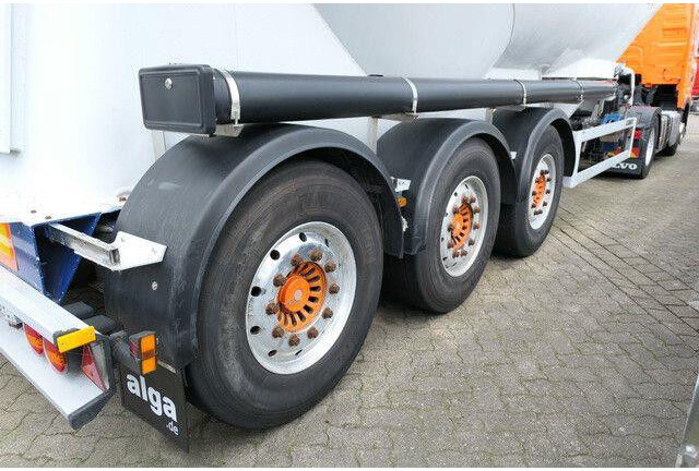 Feldbinder EUT 37.5, 1 Kammern, 37m³, 2 Domdeckel, SAF - Semi-remorque citerne: photos 5 Feldbinder EUT 37.5, 1 Kammern, 37m³, 2 Domdeckel, SAF - Semi-remorque citerne: photos 5