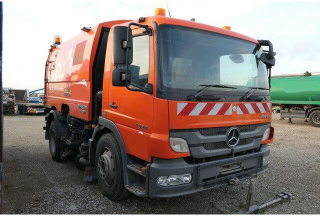Mercedes-Benz 1323 L Atego 4x2, Faun Vaajet 6 R, Wassertank - Balayeuse de voirie: photos 5 Mercedes-Benz 1323 L Atego 4x2, Faun Vaajet 6 R, Wassertank - Balayeuse de voirie: photos 5