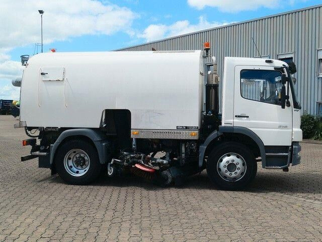Mercedes-Benz 1518 LKO Atego 4x2, Kobit-Aufbau, 8m³,Wassertank - Balayeuse de voirie: photos 2 Mercedes-Benz 1518 LKO Atego 4x2, Kobit-Aufbau, 8m³,Wassertank - Balayeuse de voirie: photos 2