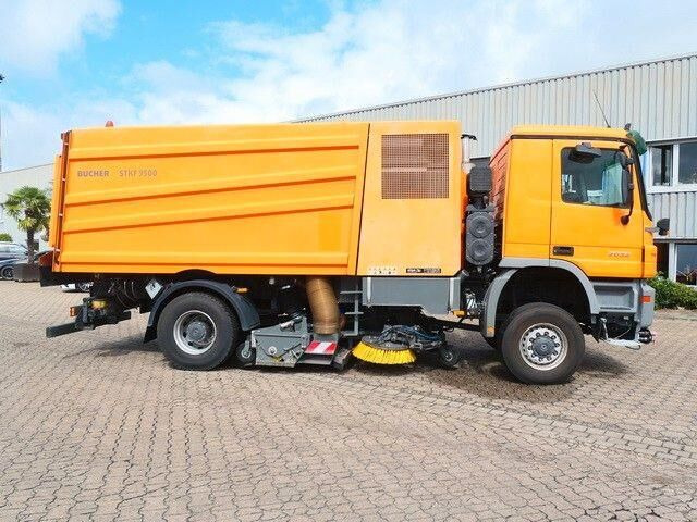 Mercedes-Benz 2032 A Actros 4x4, Bucher STKF 9500, Airport, AC - Balayeuse de voirie: photos 2 Mercedes-Benz 2032 A Actros 4x4, Bucher STKF 9500, Airport, AC - Balayeuse de voirie: photos 2