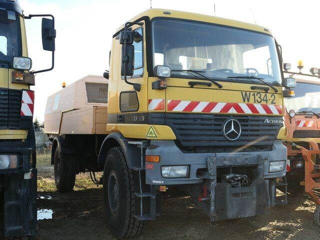 Mercedes-Benz 2035 AK Actros 4x4, Kehrmaschine Schmidt, Allrad - Engin de déneigement: photos 4 Mercedes-Benz 2035 AK Actros 4x4, Kehrmaschine Schmidt, Allrad - Engin de déneigement: photos 4