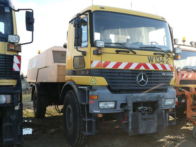 Mercedes-Benz 2035 AK Actros 4x4, Kehrmaschine Schmidt, Allrad - Balayeuse de voirie: photos 4 Mercedes-Benz 2035 AK Actros 4x4, Kehrmaschine Schmidt, Allrad - Balayeuse de voirie: photos 4