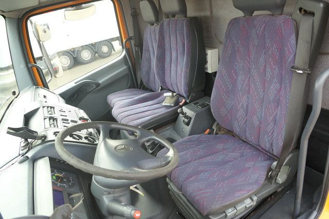 Véhicule de voirie/ Spécial, Camion fourgon Mercedes-Benz 1518 A Atego 4X4, Klima, AHK, Allrad, Rolltor: photos 12