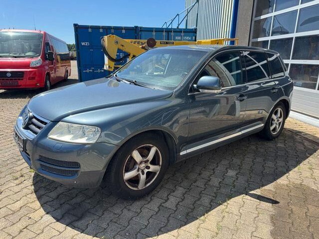 Volkswagen Touareg 3.2 V6/ GETRIEBESCHADEN /Motor läuft! - Fourgon plateau: photos 1 Volkswagen Touareg 3.2 V6/ GETRIEBESCHADEN /Motor läuft! - Fourgon plateau: photos 1