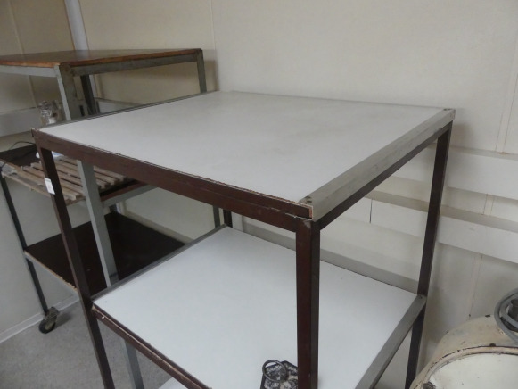 2 Chariots à roulettes 3 niveaux - Matériel de boulangerie: photos 3 2 Chariots à roulettes 3 niveaux - Matériel de boulangerie: photos 3