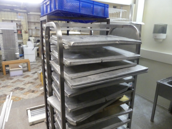 3 Chariots avec plateaux - Matériel de boulangerie: photos 2 3 Chariots avec plateaux - Matériel de boulangerie: photos 2