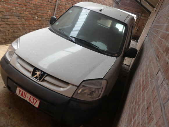 REF:Immatriculé sous : YAU-437 - Voiture Peugeot Partner - Autre matériel: photos 2 REF:Immatriculé sous : YAU-437 - Voiture Peugeot Partner - Autre matériel: photos 2
